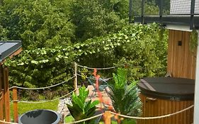 Domki Dwa jelonki - balia z jacuzzi i sauna